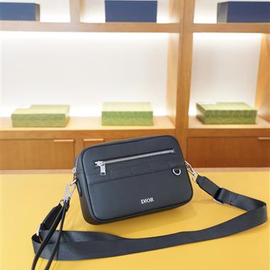 DIOR   2025新款男生時尚包包 尺寸：23x15x6CM