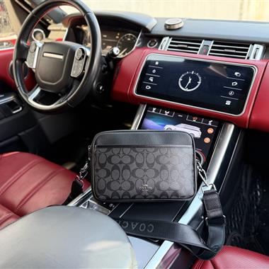 COACH   2025新款男生時尚包包 尺寸：24x16x6CM