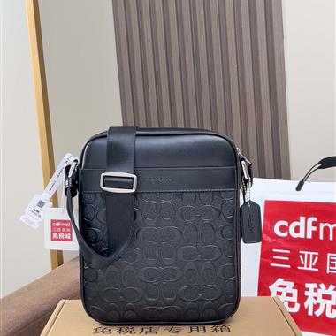 COACH  2025新款男生時尚包包 尺寸：22x 27x 7CM