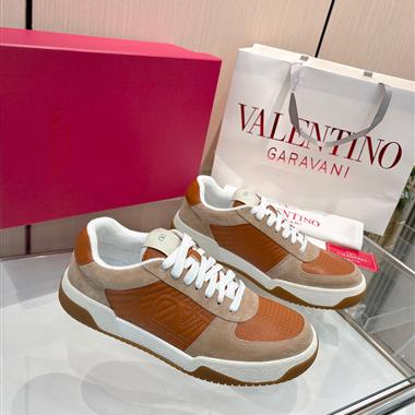 Valentino    2025新款女生休閒時尚鞋子