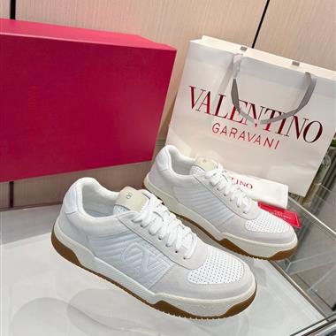 Valentino    2025新款女生休閒時尚鞋子