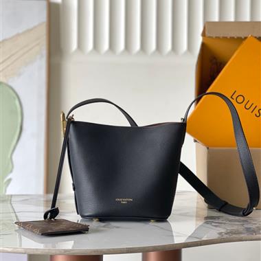 LOUIS VUITTON  2025新款女生時尚包包 尺寸：18x16x12CM