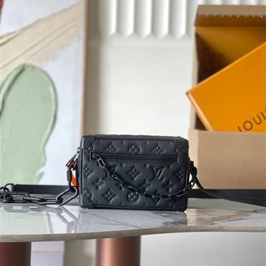 LOUIS VUITTON  2025新款女生時尚包包 尺寸：18.5x13x8CM