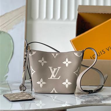 LOUIS VUITTON  2025新款女生時尚包包 尺寸：16x18x12CM