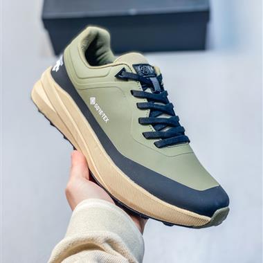 DESCENTE 輕盈緩震透氣鞋面時尚休閒運動覆蓋防水越野跑鞋