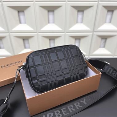 BURBERRY  2026新款男生時尚皮夾 尺寸：13 x 22CM