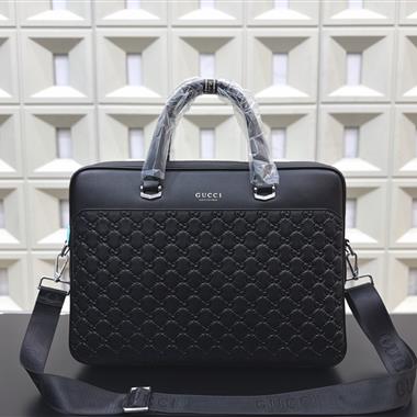 GUCCI  2026新款男生時尚皮夾 尺寸：28 x 38CM