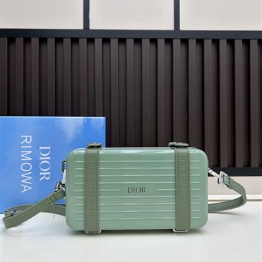 DIOR   2025新款女生時尚包包   尺寸：13.5x20x6.5CM