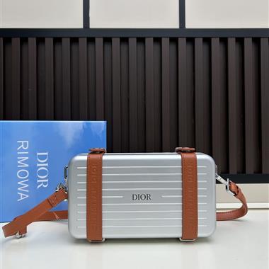 DIOR   2025新款女生時尚包包   尺寸：13.5x20x6.5CM