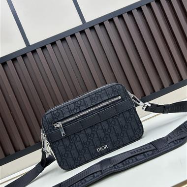DIOR   2025新款男生時尚包包   尺寸：22.5x15x5CM
