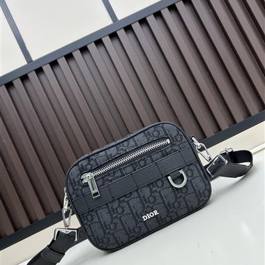 DIOR   2025新款男生時尚包包   尺寸：17 x 12.5 x 4CM