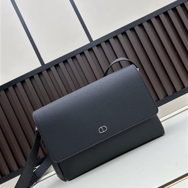 DIOR   2025新款女生時尚包包   尺寸：32x22x8CM