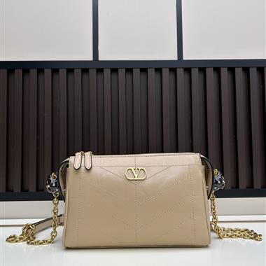 Valentino   2025新款女生時尚包包   尺寸：24*14*6CM