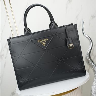 PRADA   2025新款女生時尚包包   尺寸：39*31*10CM