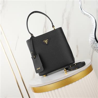 PRADA   2025新款女生時尚包包   尺寸：23*23*13CM