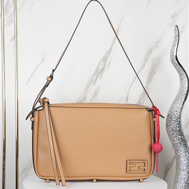 FENDI   2025新款女生時尚包包   尺寸：34.5×20×4.5CM