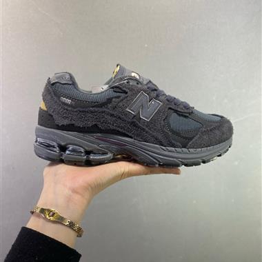 New Balance 2002R 經典的尼龍網布跑鞋