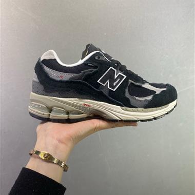 New Balance 2002R 經典的尼龍網布跑鞋