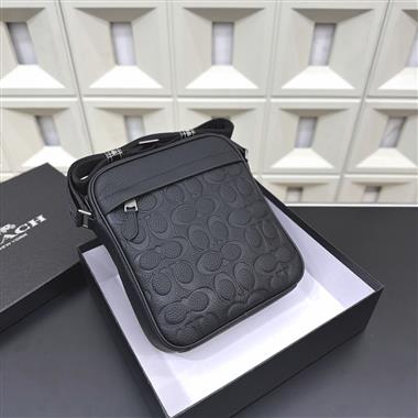 COACH  2025新款男生時尚包包 尺寸：26*22CM