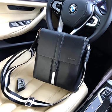 BALLY   2026新款男生時尚包包 尺寸：25x26x6CM