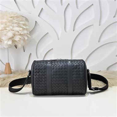 BOTTEGA VENETA   2026新款男生時尚包包 尺寸：26*18*13CM