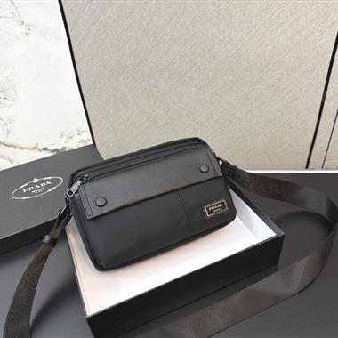 PRADA   2026新款男生時尚包包 尺寸：15*21CM