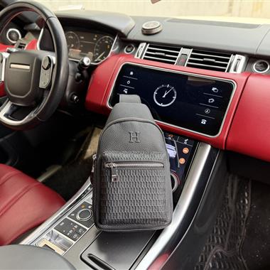 HERMES   2026新款男生時尚包包 尺寸：18*27*5CM