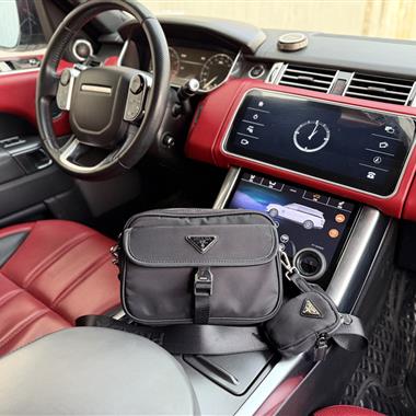 PRADA   2026新款男生時尚包包 尺寸：23x17x6CM