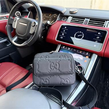 GUCCI   2026新款男生時尚包包 尺寸：23x18x8CM