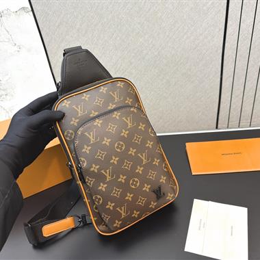 LOUIS VUITTON  2026新款男生時尚包包 尺寸：30 x 19CM