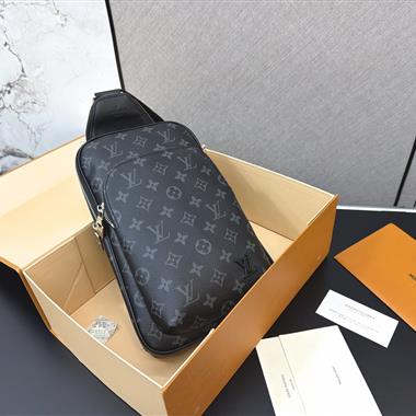 LOUIS VUITTON  2026新款男生時尚包包 尺寸：30 x 19CM
