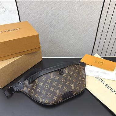 LOUIS VUITTON   2026新款男生時尚包包 尺寸：38 x 18CM
