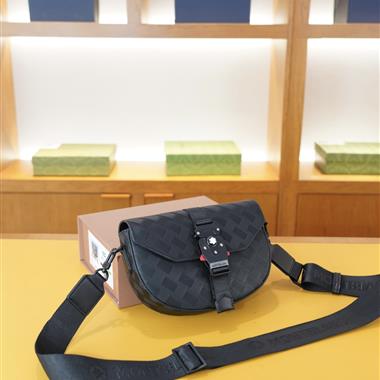 Montblanc   2026新款時尚包包 尺寸：2x13x6CM
