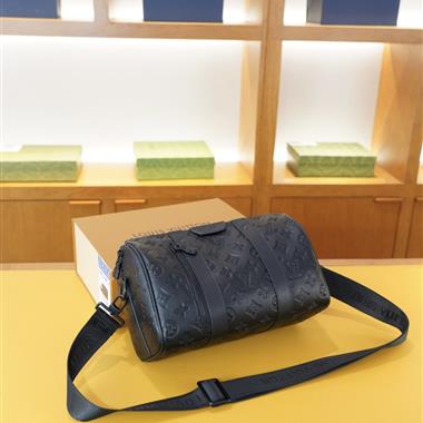 LOUIS VUITTON   2026新款男生時尚包包 尺寸：27x17x13CM