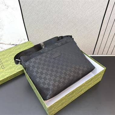 GUCCI   2026新款男生時尚包包 尺寸：32*24CM
