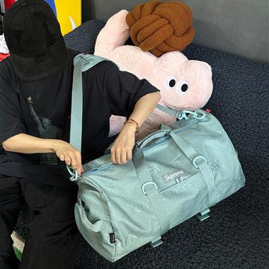 Supreme   2026新款時尚休閒包  尺寸：54*25CM