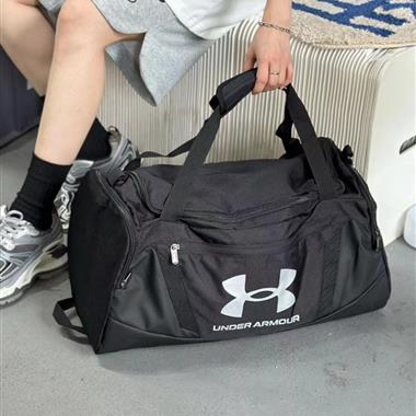 Under Armour   2026新款時尚休閒包  尺寸：56*28*24CM