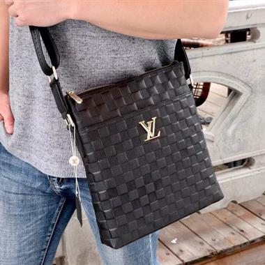 LOUIS VUITTON  2026新款男生時尚包包 尺寸：25*28*5CM