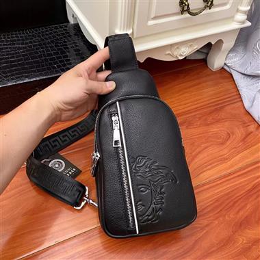 VERSACE   2026新款男生時尚包包 尺寸：16*28*7CM