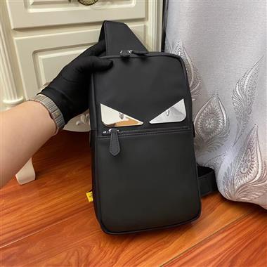 FENDI   2026新款男生時尚包包 尺寸：30*17*6CM