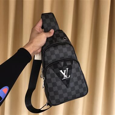 LOUIS VUITTON  2026新款男生時尚包包 尺寸：29-16-6CM