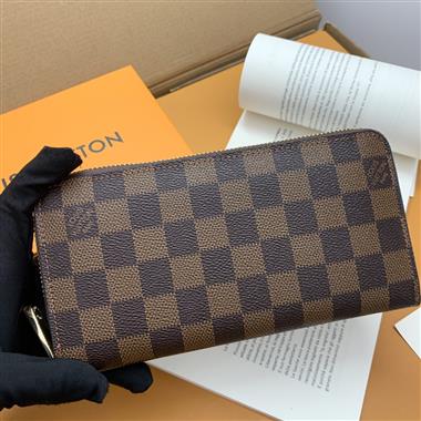 LOUIS VUITTON   2026新款時尚包包 尺寸：19.5 x 10.5 x 2.5CM