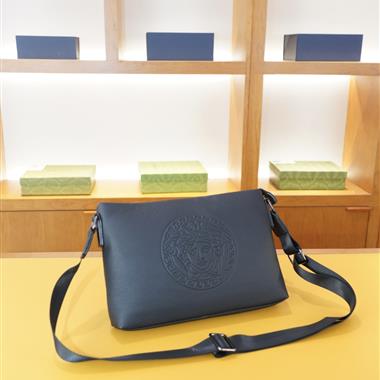 VERSACE    2026新款男生時尚包包 尺寸：31*21*5CM