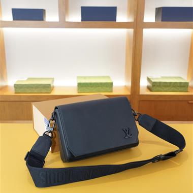 LOUIS VUITTON   2026新款男生時尚包包 尺寸：24x14x7CM