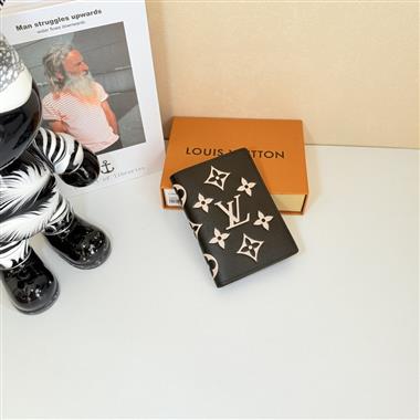 LOUIS VUITTON   2026新款時尚包包 尺寸：10x14x2.5CM