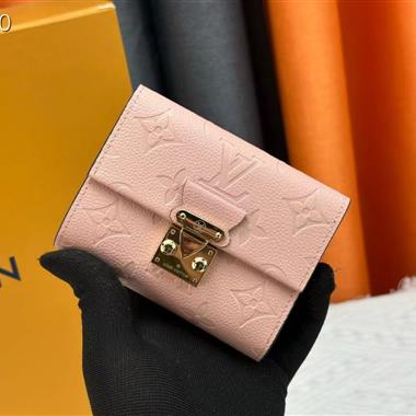 LOUIS VUITTON   2026新款時尚包包  尺寸：11.5*8.5*4CM