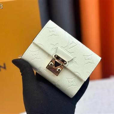 LOUIS VUITTON   2026新款時尚包包  尺寸：11.5*8.5*4CM