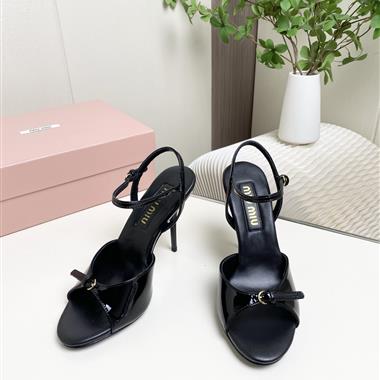 MIUMIU  2026新款女生休閒時尚鞋子