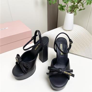 MIUMIU  2026新款女生休閒時尚鞋子