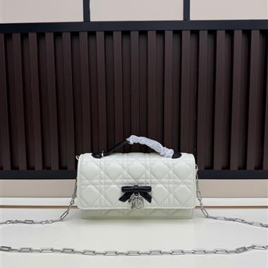 DIOR   2026新款女生時尚包包  尺寸：21*11.5*4.5CM